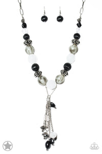 Paparazzi Jewelry & Accessories - Break A Leg! - Blockbuster Necklace. Bling By Titia Boutique